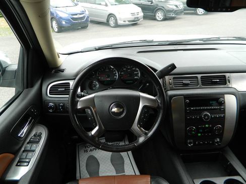 Used 2007 Chevrolet Tahoe LT w/ LT Preferred Equipment Group AWD/4WD image 17