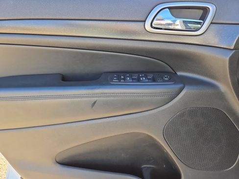 Used 2017 Jeep Grand Cherokee Altitude RWD image 15