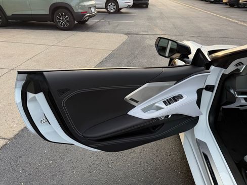 Used 2024 Chevrolet Corvette Stingray Premium Conv w/ Z51 Performance Package image 15