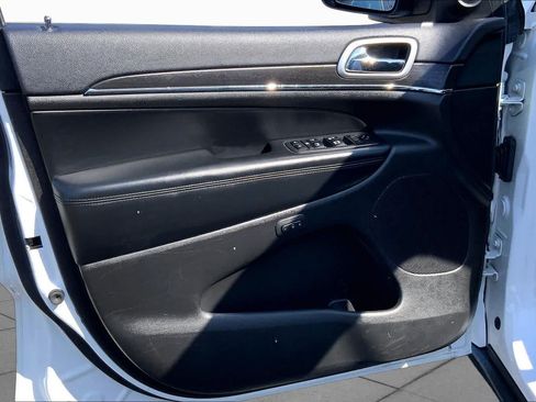 Used 2018 Jeep Grand Cherokee Limited AWD/4WD image 22