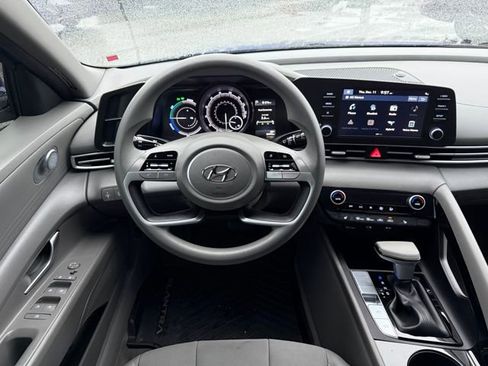 Used 2023 Hyundai Elantra Blue image 19