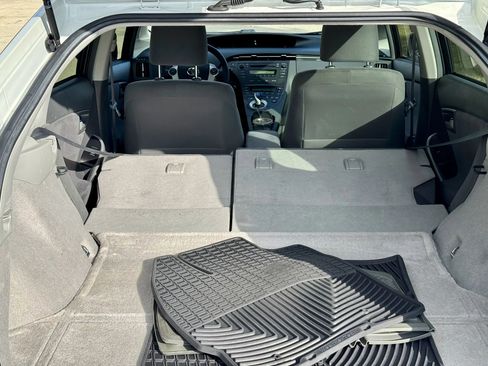 Used 2010 Toyota Prius Five image 2