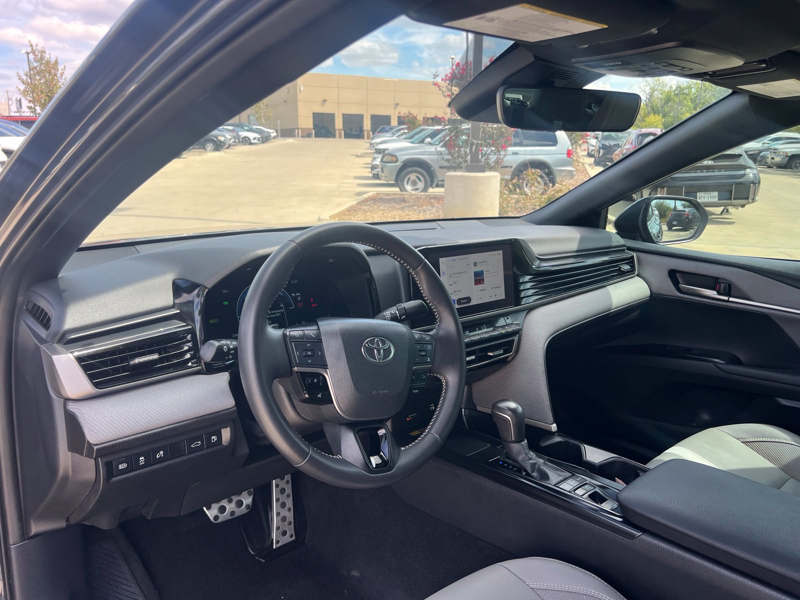 Used 2025 Toyota Camry SE w/ Convenience Package FWD image 23
