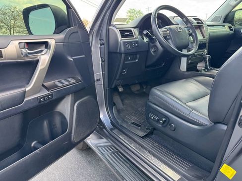 Used 2017 Lexus GX 460 w/ Navigation Package image 13