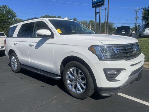 Used 2021 Ford Expedition XLT RWD image 3
