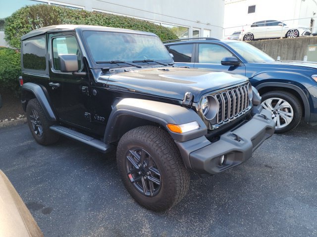 Used 2025 Jeep Wrangler Sport AWD/4WD image 2