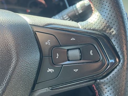 Used 2025 Chevrolet Trax RS FWD image 16