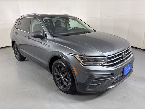Used 2024 Volkswagen Tiguan SE AWD/4WD image 2