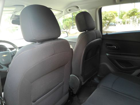 Used 2020 Chevrolet Trax LT AWD/4WD image 13