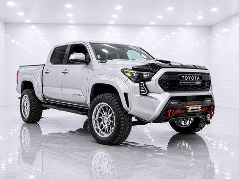 Used 2025 Toyota Tacoma TRD Sport RWD image 7