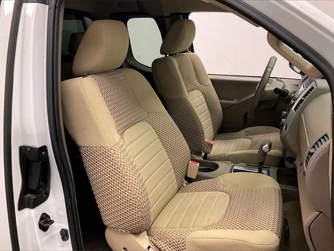 Used 2016 Nissan Frontier SV image 6