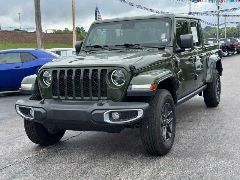 Used 2022 Jeep Gladiator Sport AWD/4WD image 9
