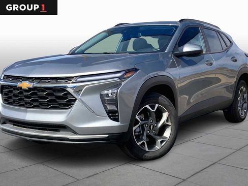 Used 2025 Chevrolet Trax LT w/ LT Convenience Package image 1