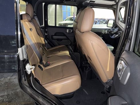 Used 2020 Jeep Gladiator Overland w/ Dual Top Group image 21