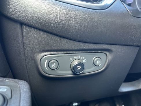 Used 2021 Chevrolet Equinox LT image 26