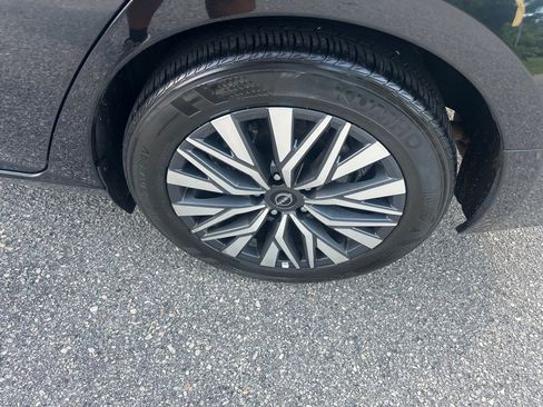Used 2025 Nissan Altima 2.5 SV FWD image 9