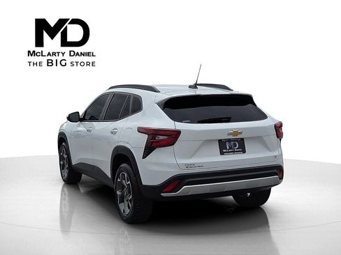 Certified 2025 Chevrolet Trax LT w/ Driver Confidence Package image 4