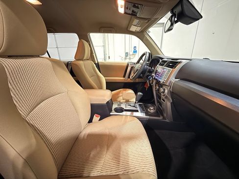 Used 2020 Toyota 4Runner SR5 AWD/4WD image 29