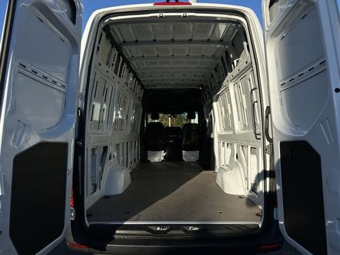 Used 2025 Mercedes-Benz Sprinter 2500 image 11