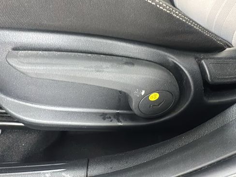 Used 2024 Hyundai Venue SEL image 11