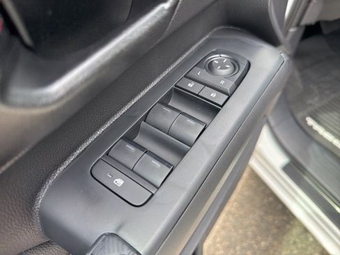 Used 2025 Toyota Tacoma SR image 17