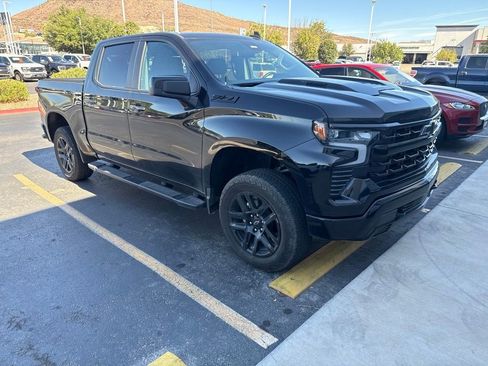 Used 2025 Chevrolet Silverado 1500 LT Trail Boss w/ Convenience Package II AWD/4WD image 4