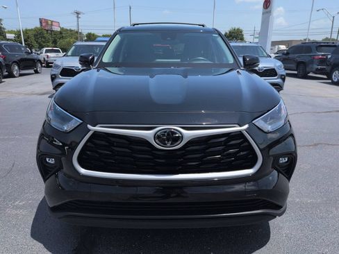 Used 2023 Toyota Highlander LE AWD/4WD image 8