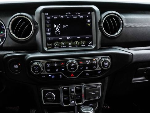 Used 2022 Jeep Wrangler Unlimited Sahara w/ Cold Weather Group AWD/4WD image 25