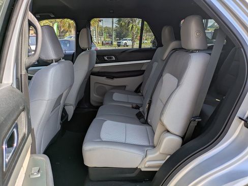 Used 2019 Ford Explorer Base image 16