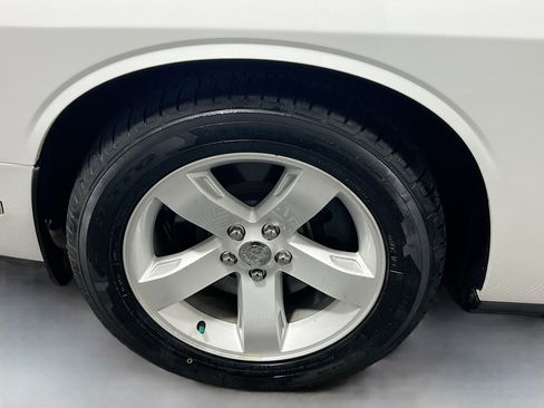 Used 2014 Dodge Challenger R/T image 13