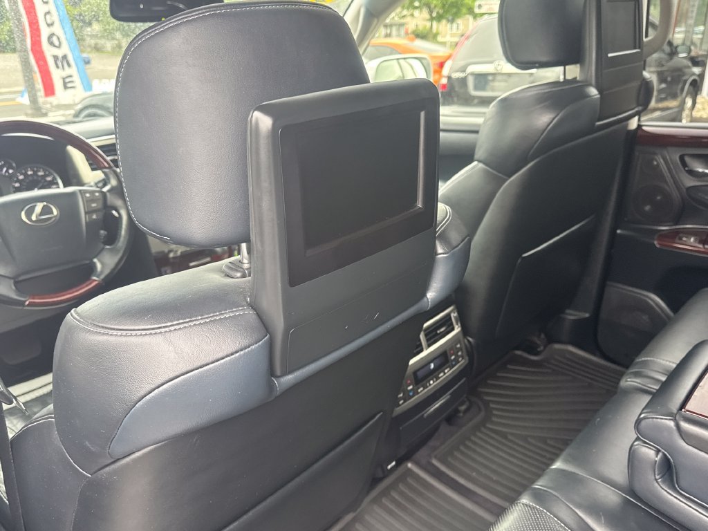 Used 2014 Lexus LX 570 4WD w/ Luxury Package image 37