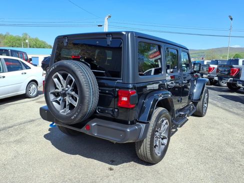 Used 2024 Jeep Wrangler Unlimited w/ Convenience Group image 3