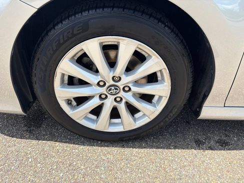 Used 2018 Toyota Camry LE FWD image 11