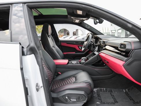 Used 2022 Lamborghini Urus image 43