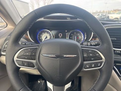 Used 2024 Chrysler Pacifica Limited image 33