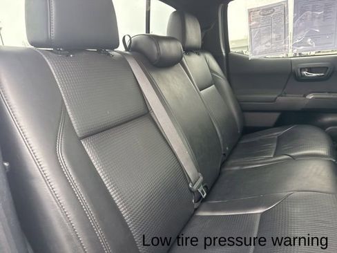 Used 2020 Toyota Tacoma TRD Off-Road w/ TRD Premium Off Road Package image 31