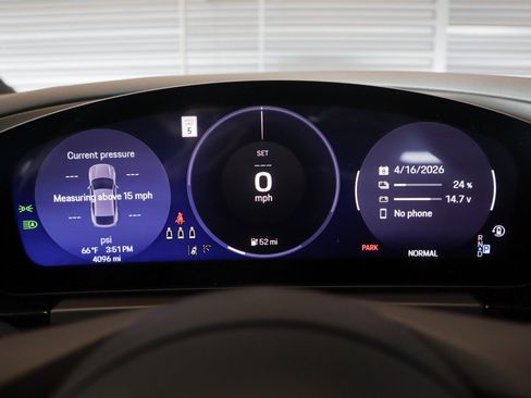 Certified 2025 Porsche Macan Electric RWD image 15