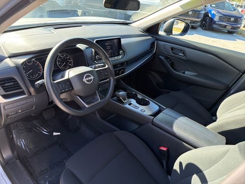 Used 2025 Nissan Rogue S image 12