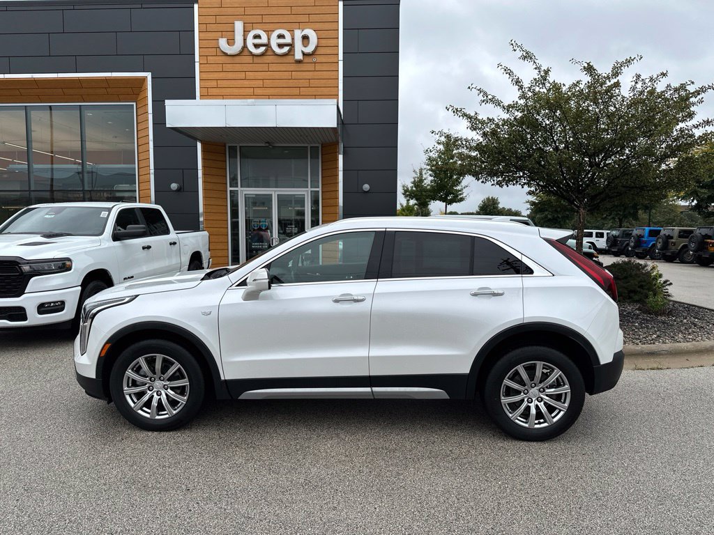 Used 2022 Cadillac XT4 Premium Luxury w/ Enhanced Visibility Package AWD/4WD image 10