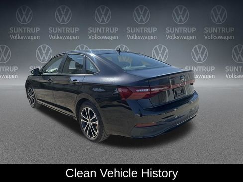 Used 2025 Volkswagen Jetta Sport image 3