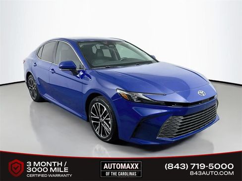 Used 2025 Toyota Camry XLE FWD image 1