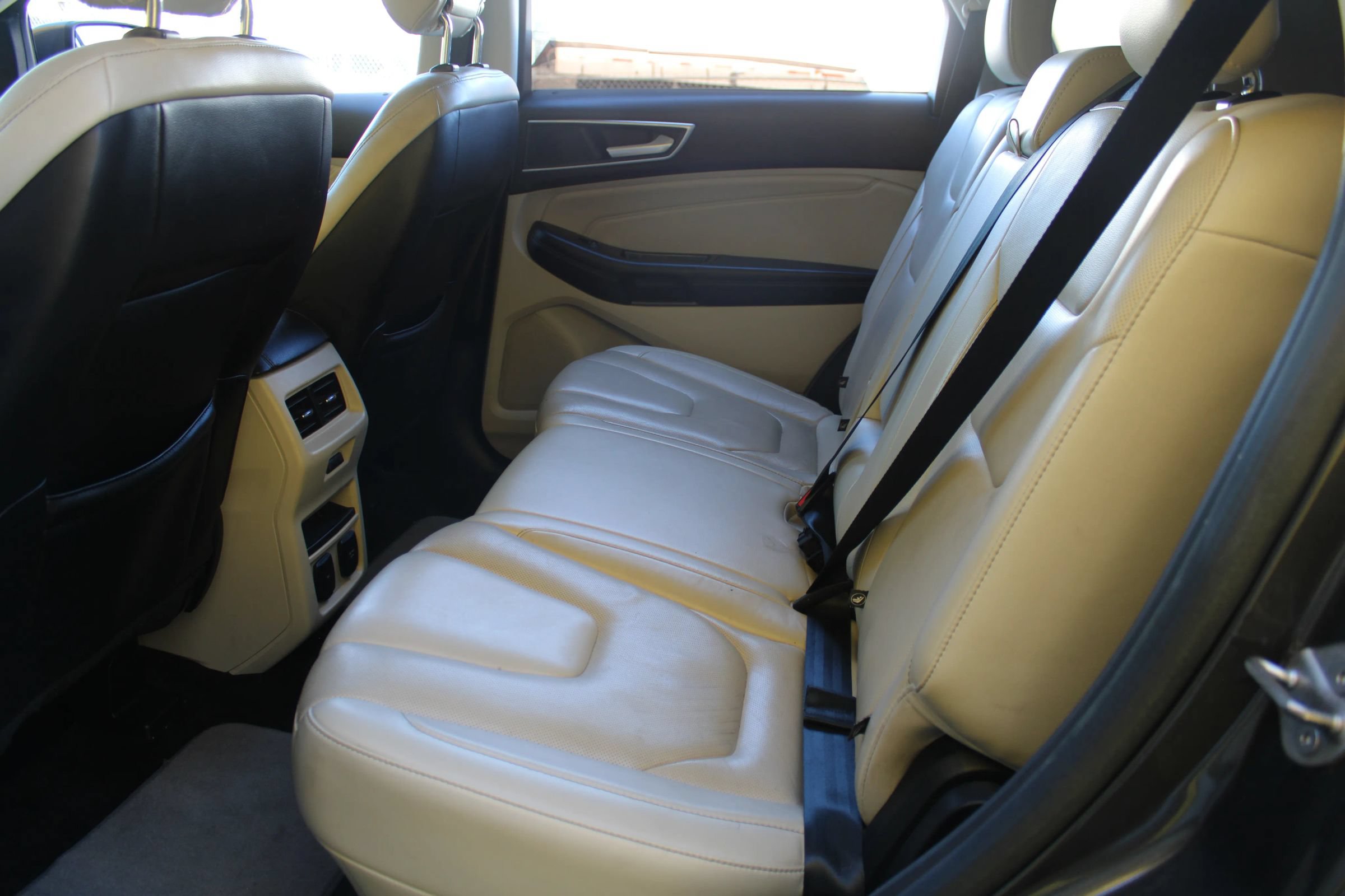 Used 2018 Ford Edge Titanium FWD image 9