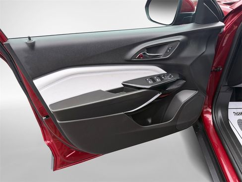 Used 2025 Chevrolet Trax LT w/ Driver Confidence Package image 14