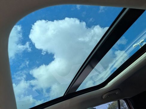 Used 2019 INFINITI QX30 w/ Navigation Package image 12