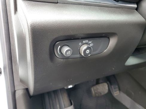 Used 2023 Chevrolet Traverse LT image 10