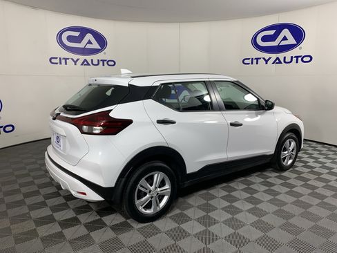 Used 2025 Nissan Kicks Play S FWD image 3