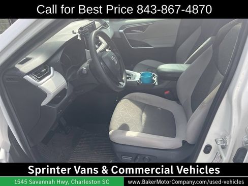 Used 2021 Toyota RAV4 XLE w/ Convenience Package FWD image 5