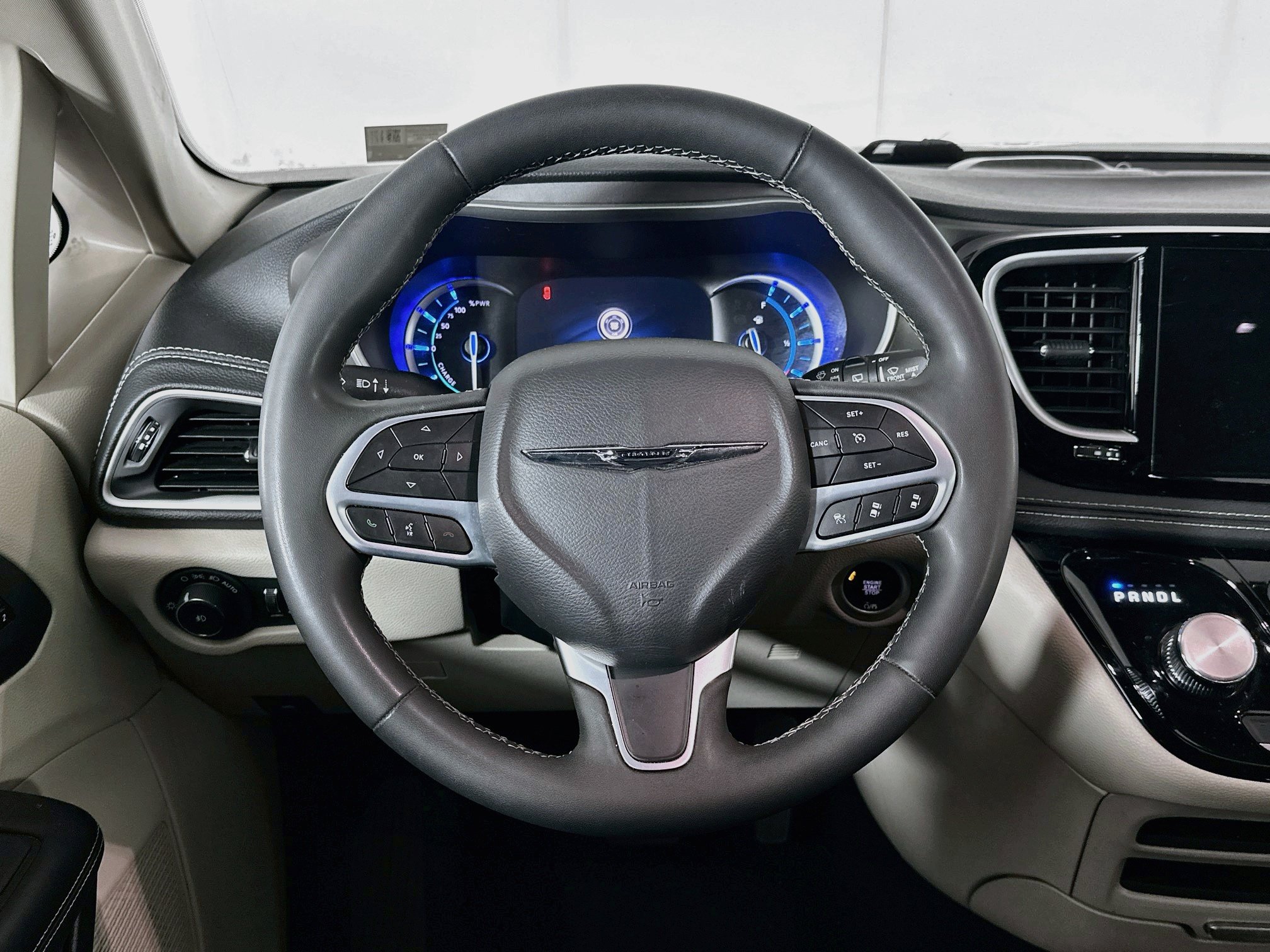 Used 2023 Chrysler Pacifica Touring-L FWD image 17