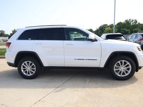 Used 2022 Jeep Grand Cherokee Laredo E AWD/4WD image 4