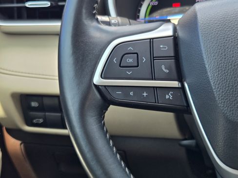 Used 2022 Toyota Highlander XLE FWD image 13